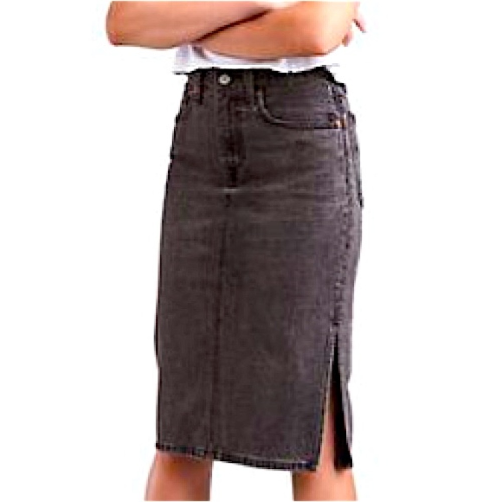 Levi's Women's Gray Denim Skirt - NWT, size 27 (up to size 4)